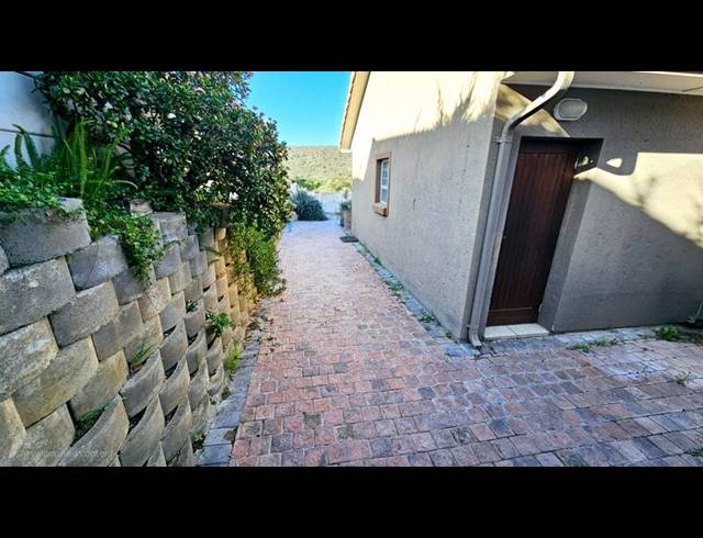 3 BEDROOM HOUSE FOR SALE IN ISLAND VIEW